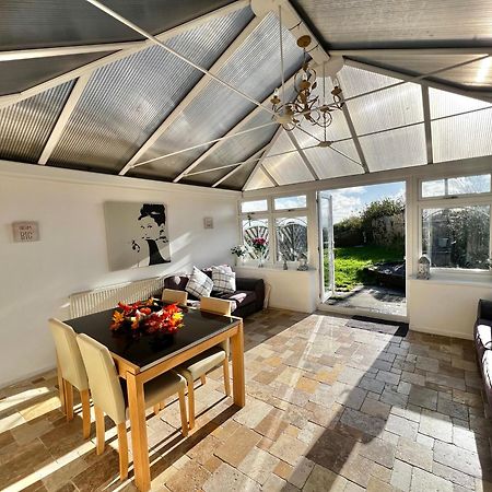 2 Bedroom Holiday Home In The Heart Of West Wales เซนต์เคลียร์ส ภายนอก รูปภาพ