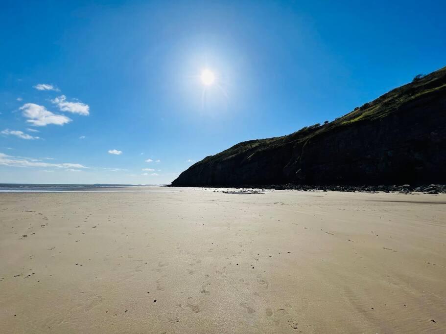 2 Bedroom Holiday Home In The Heart Of West Wales เซนต์เคลียร์ส ภายนอก รูปภาพ