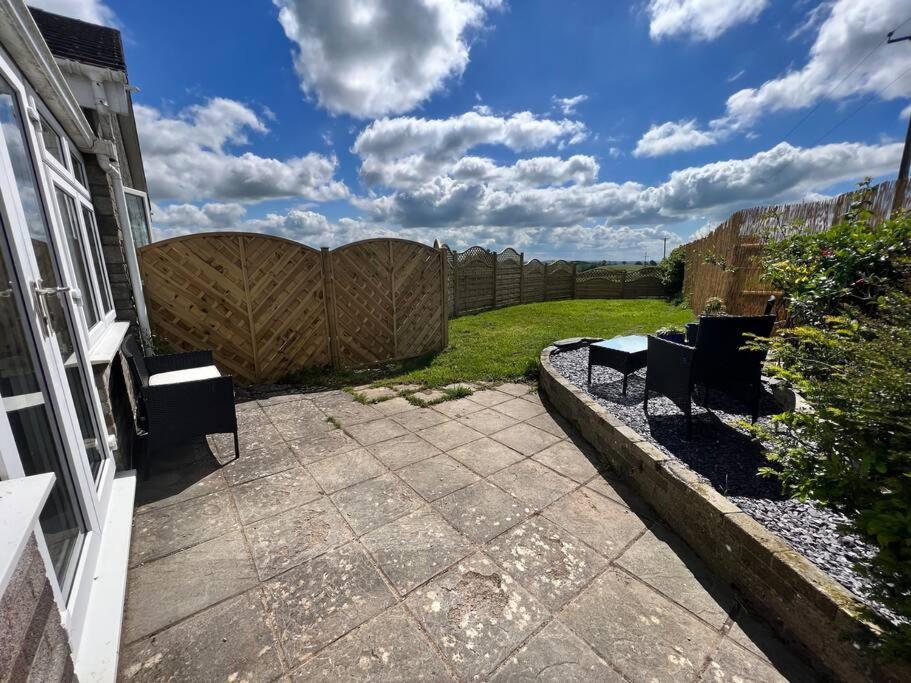 2 Bedroom Holiday Home In The Heart Of West Wales เซนต์เคลียร์ส ภายนอก รูปภาพ