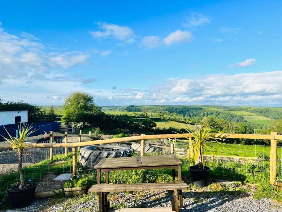 2 Bedroom Holiday Home In The Heart Of West Wales เซนต์เคลียร์ส ภายนอก รูปภาพ