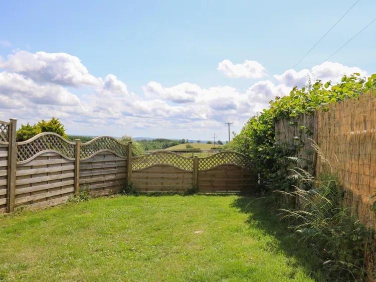 2 Bedroom Holiday Home In The Heart Of West Wales เซนต์เคลียร์ส ภายนอก รูปภาพ