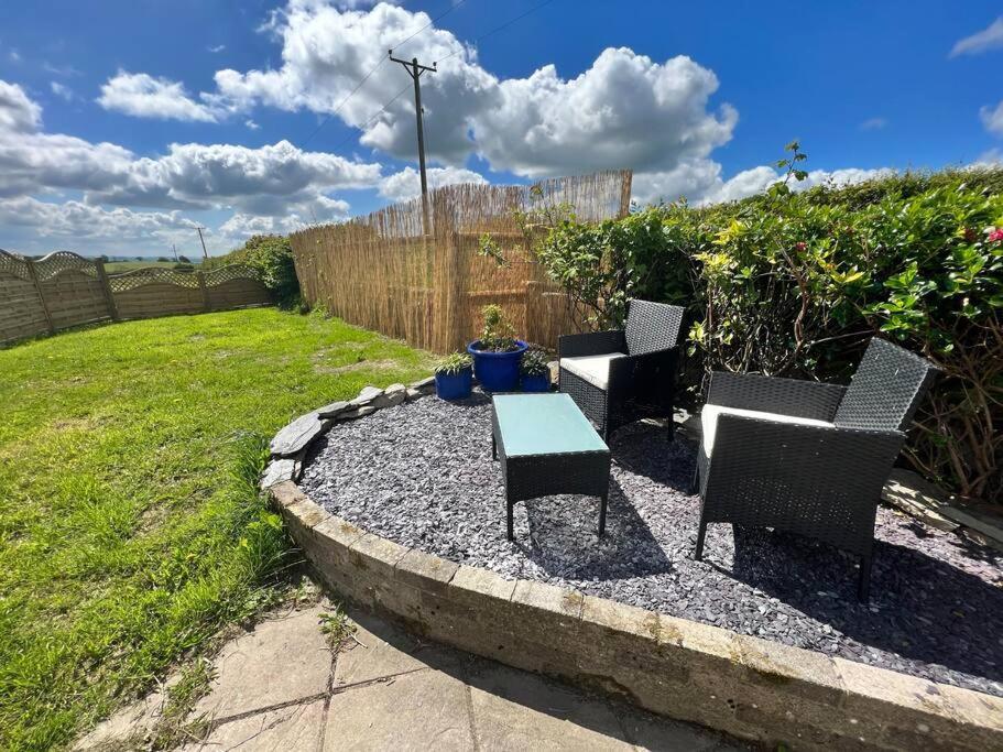 2 Bedroom Holiday Home In The Heart Of West Wales เซนต์เคลียร์ส ภายนอก รูปภาพ