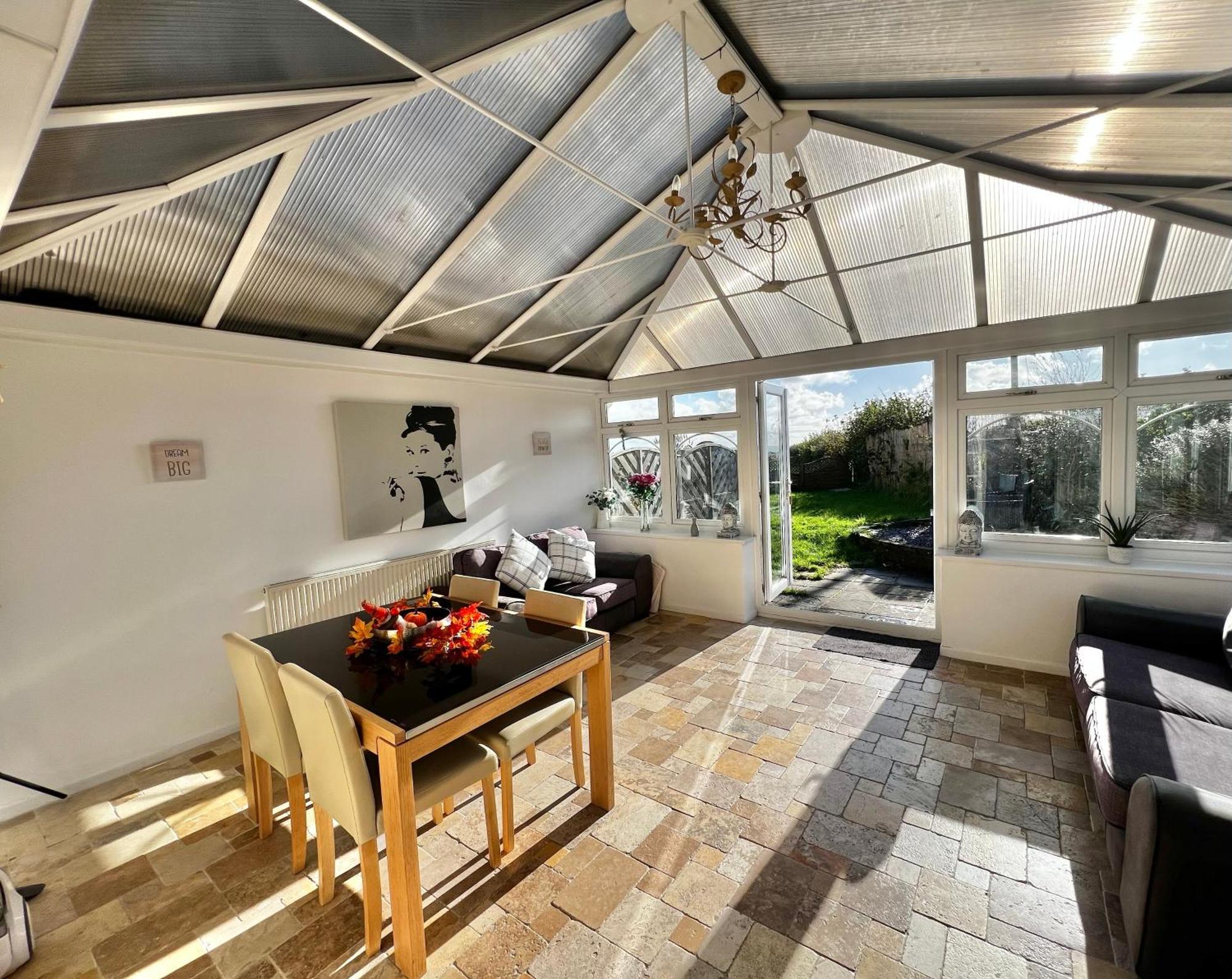 2 Bedroom Holiday Home In The Heart Of West Wales เซนต์เคลียร์ส ภายนอก รูปภาพ